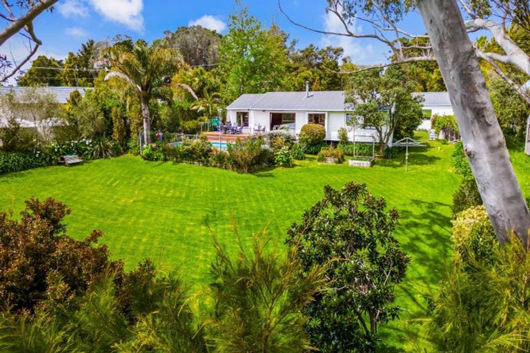 Photo of property in 8 Buckleys Track, Paremoremo, Auckland, 0632