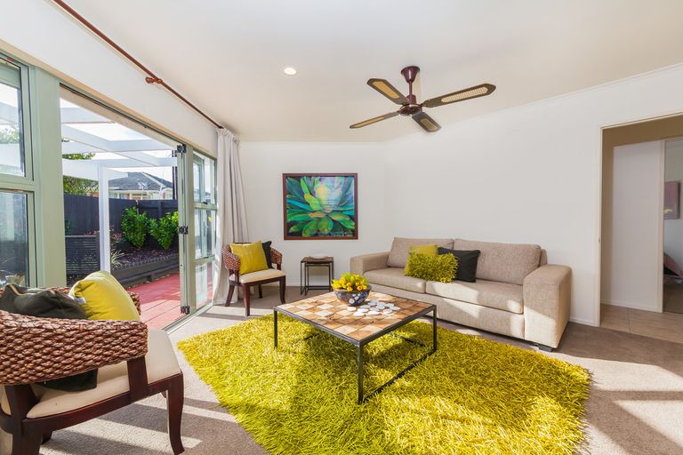 Photo of property in 54d Delta Avenue, New Lynn, Auckland, 0600