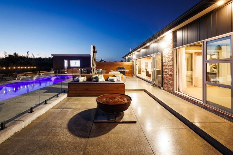 Photo of property in 9 Paterson Lane, Kelvin Grove, Palmerston North, 4470