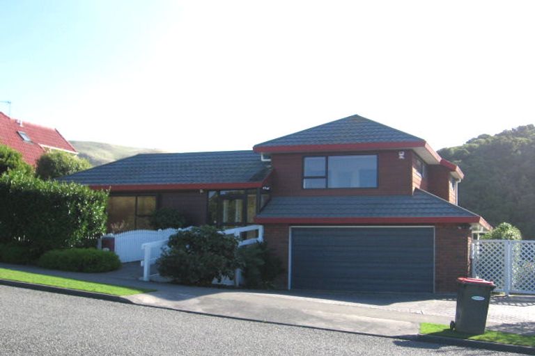 Photo of property in 112 Westchester Drive, Churton Park, Wellington, 6037