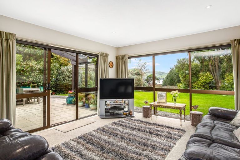Photo of property in 8 Observatory Close, Whitby, Porirua, 5024