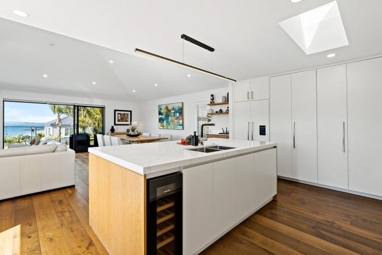 Photo of property in 2/16 Marama Street, Castor Bay, Auckland, 0620