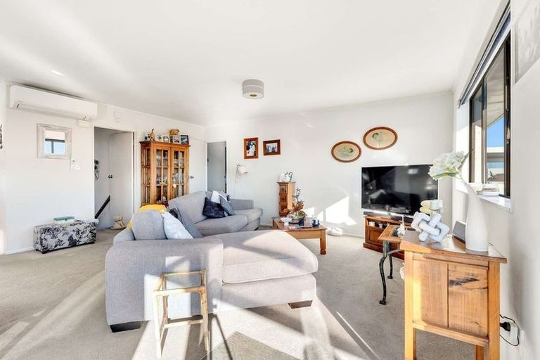 Photo of property in 2/502 Devon Street East, Strandon, New Plymouth, 4312