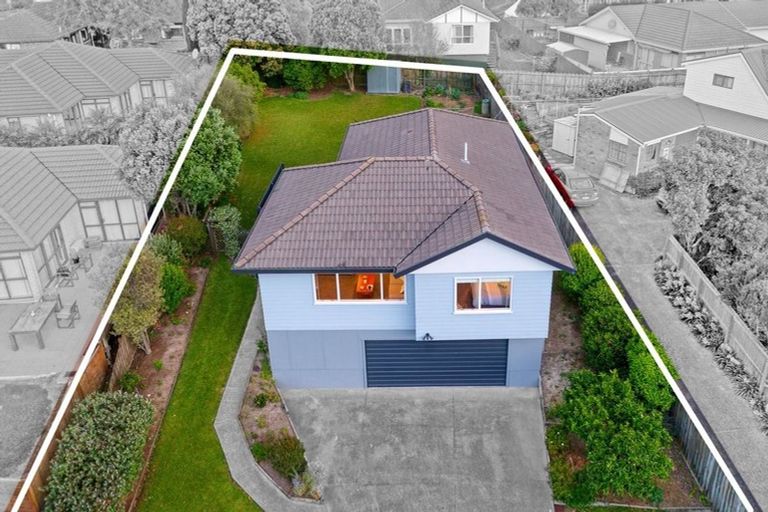 Photo of property in 4 Gala Place, Henderson, Auckland, 0612