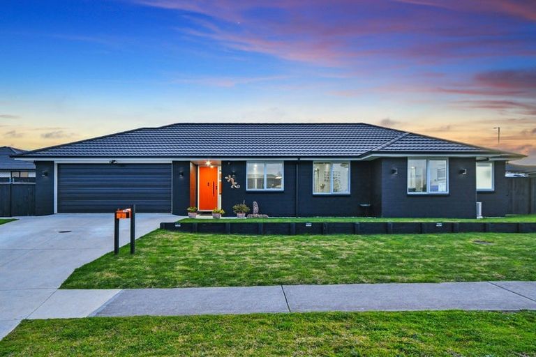 Photo of property in 2 Peacock Place, Pokeno, 2402