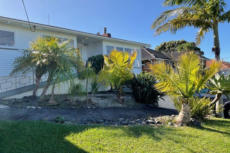 Photo of property in 13 Jellicoe Road, Murrays Bay, Auckland, 0630