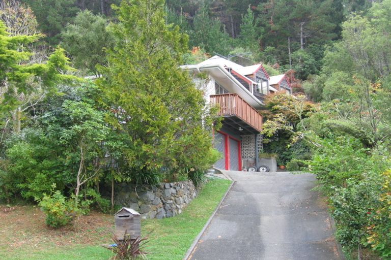 Photo of property in 16 Elmslie Road, Pinehaven, Upper Hutt, 5019