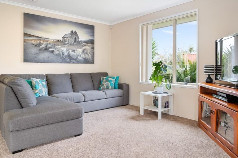 Photo of property in 13 O'sullivan Place, Waiuku, 2123