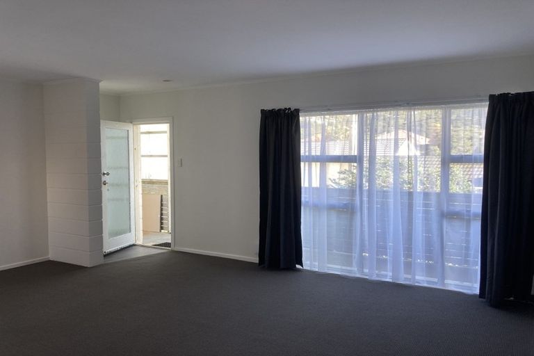 Photo of property in 105f2 Apu Crescent, Lyall Bay, Wellington, 6022