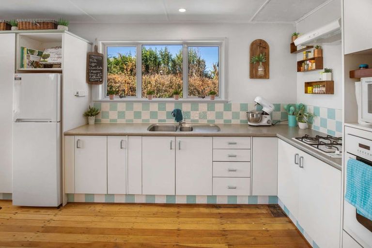 Photo of property in 27 Essex Street, Stratford, 4332