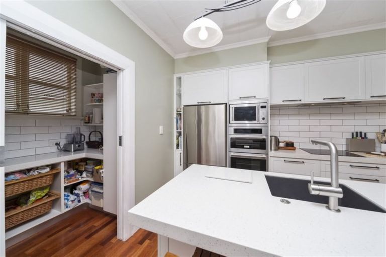 Photo of property in 1 Hunter Street, Hawera, 4610