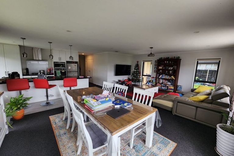 Photo of property in 10 Passchendaele Grove, Trentham, Upper Hutt, 5018