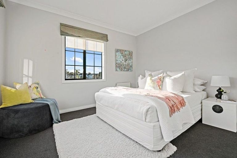 Photo of property in 3 Onemana Way, Te Atatu Peninsula, Auckland, 0610