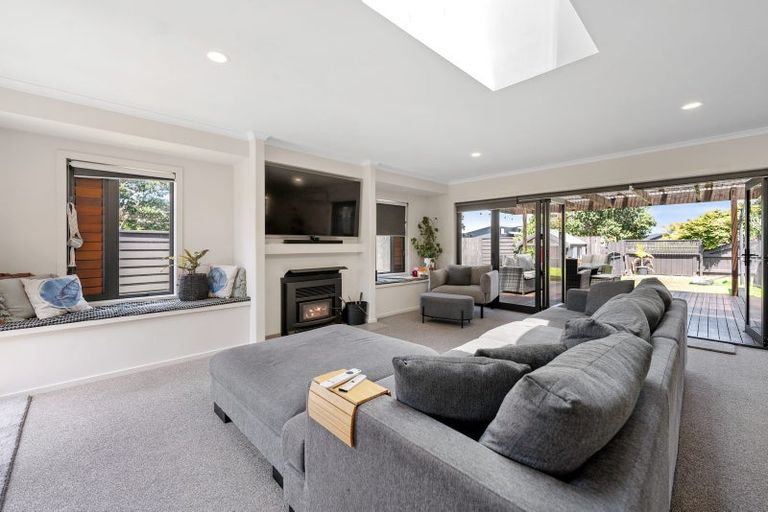 Photo of property in 2 Shaun Close, Papamoa Beach, Papamoa, 3118