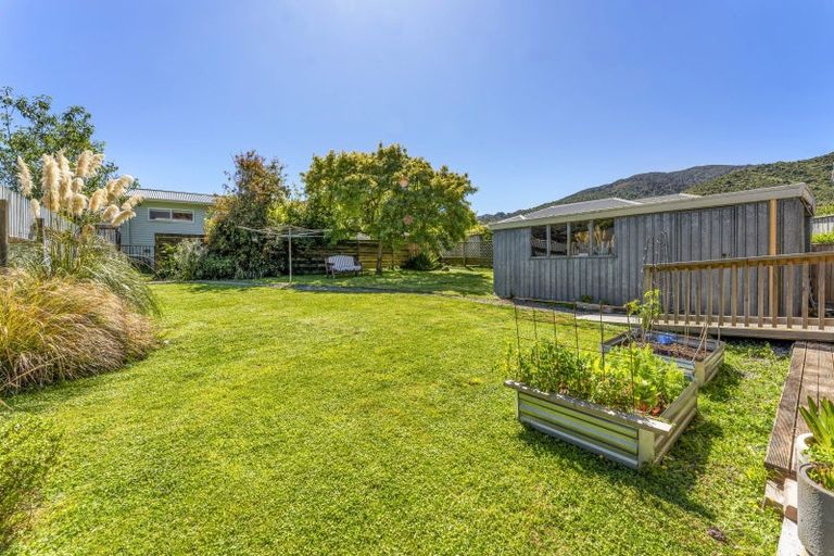 Photo of property in 113 Hine Road, Wainuiomata, Lower Hutt, 5014