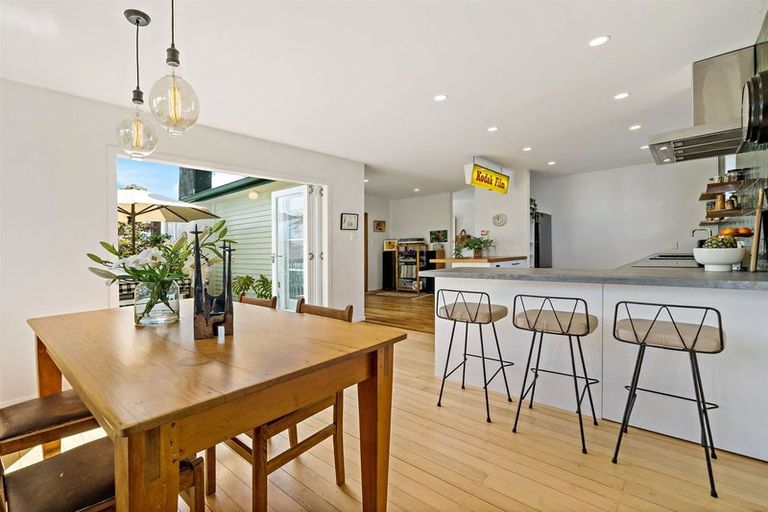 Photo of property in 119 Matipo Road, Te Atatu Peninsula, Auckland, 0610