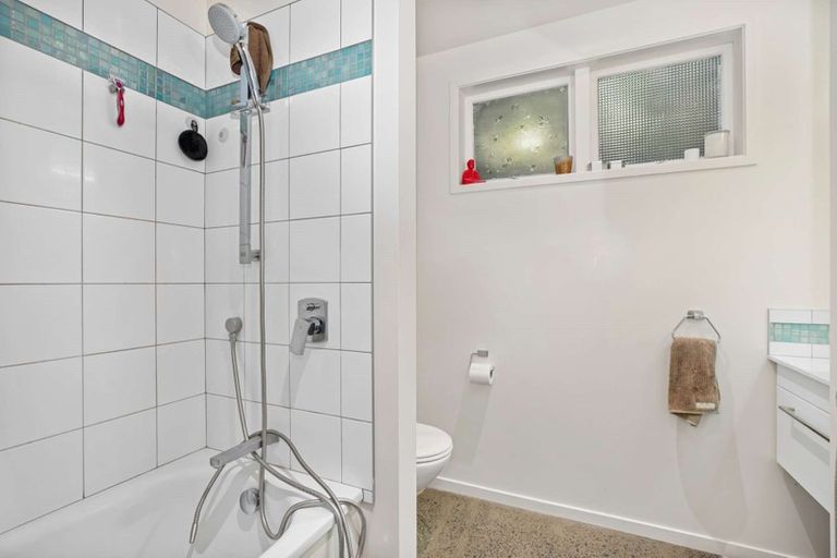 Photo of property in 12 De Val Drive, Titirangi, Auckland, 0604