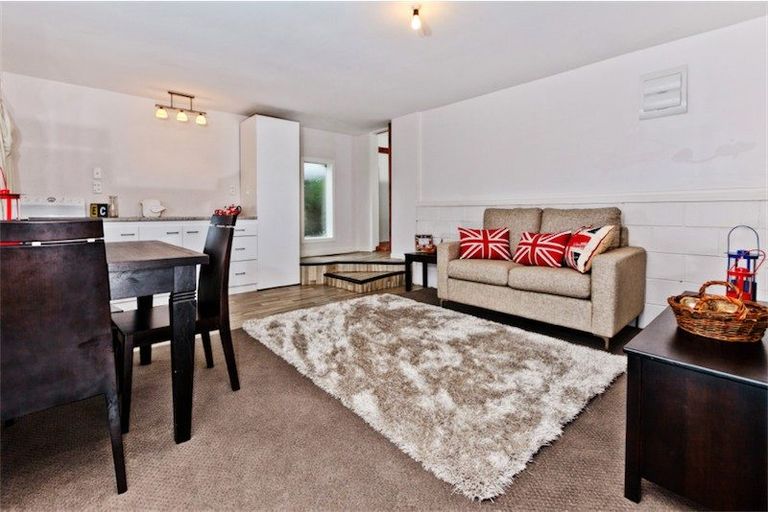 Photo of property in 16a Holiday Road, Stanmore Bay, Whangaparaoa, 0932