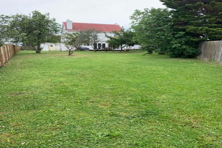 Photo of property in 27 Islington Avenue, New Lynn, Auckland, 0600