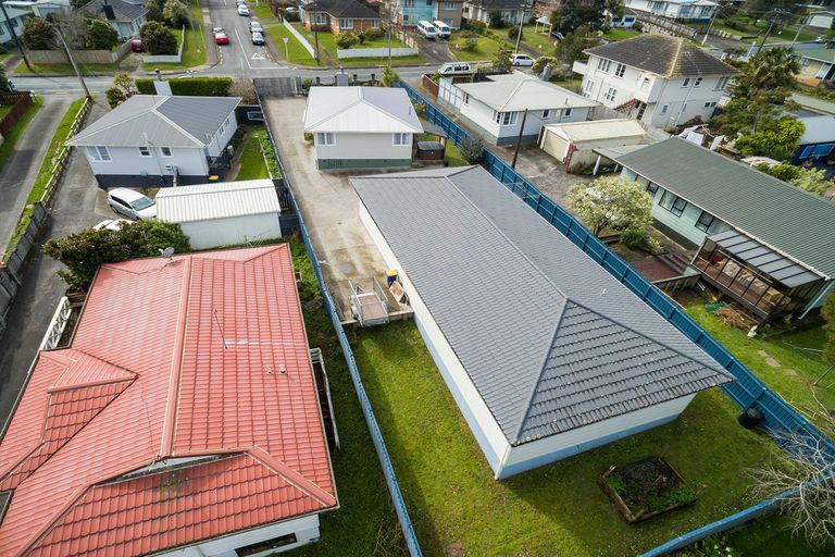 Photo of property in 44 Strid Road, Te Atatu South, Auckland, 0610