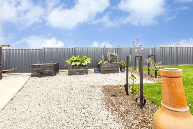 Photo of property in 24 Dee Street, Otane, 4202