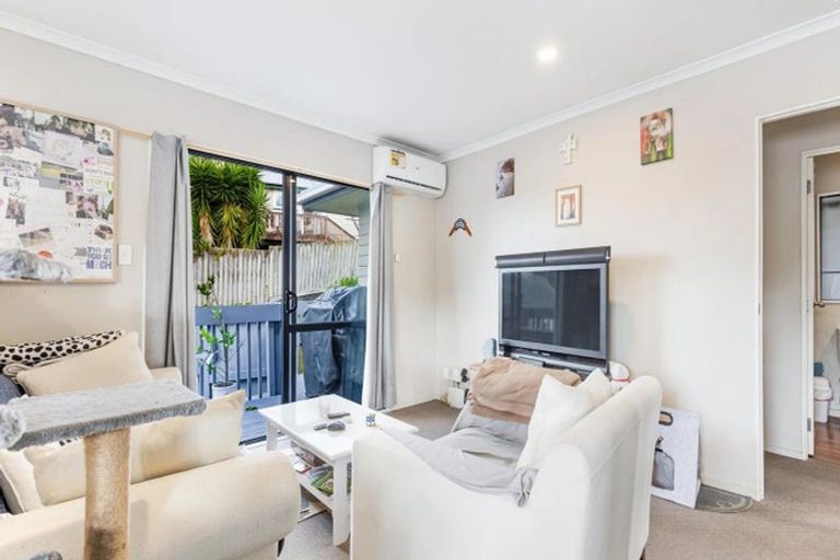 Photo of property in 25 Lilburn Crescent, Massey, Auckland, 0614