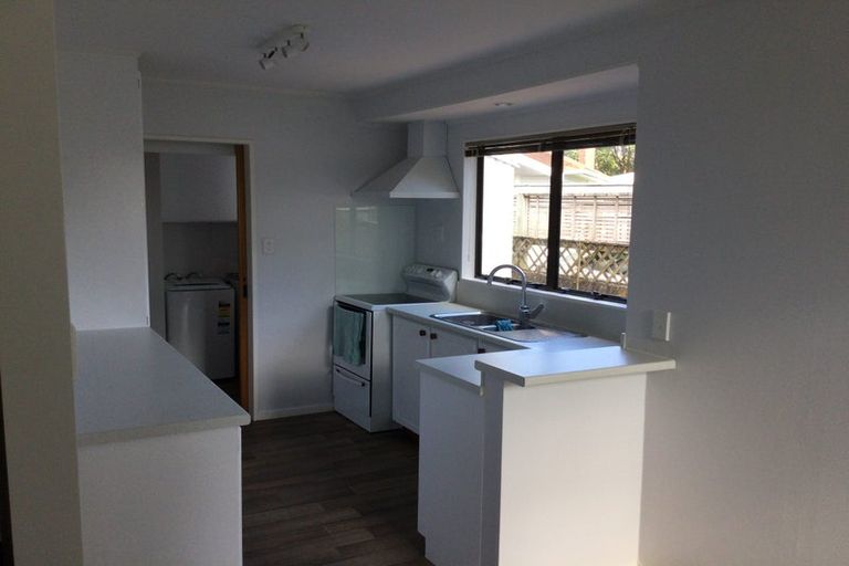 Photo of property in 7 Vardon Road, Green Bay, Auckland, 0604