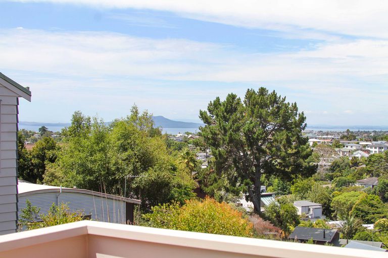 Photo of property in 272 Glamorgan Drive, Northcross, Auckland, 0630