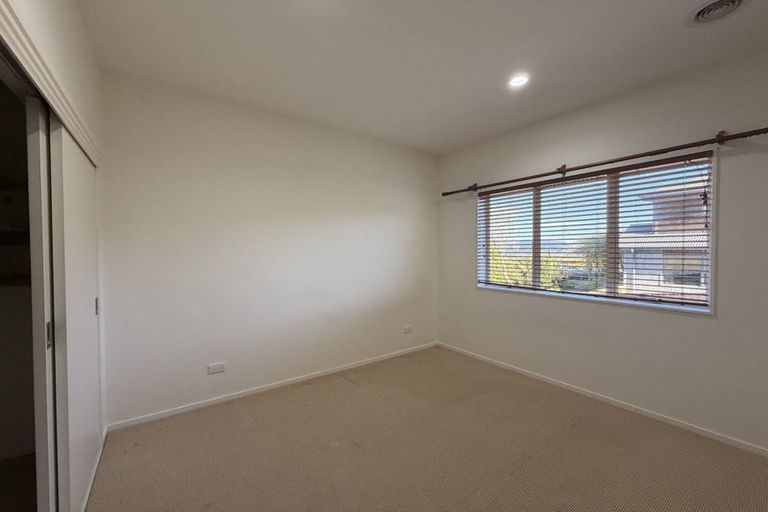 Photo of property in 17 Riverstone Drive, Riverstone Terraces, Upper Hutt, 5018