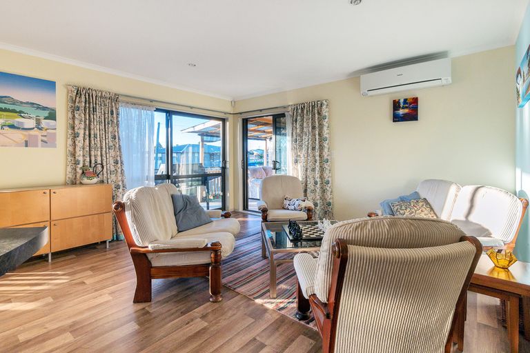 Photo of property in 1 Valley Road, Waiuku, 2123