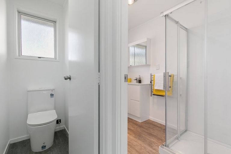 Photo of property in 2/42 Kenderdine Road, Papatoetoe, Auckland, 2025