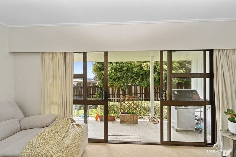 Photo of property in 5/248 Great North Road, Henderson, Auckland, 0612