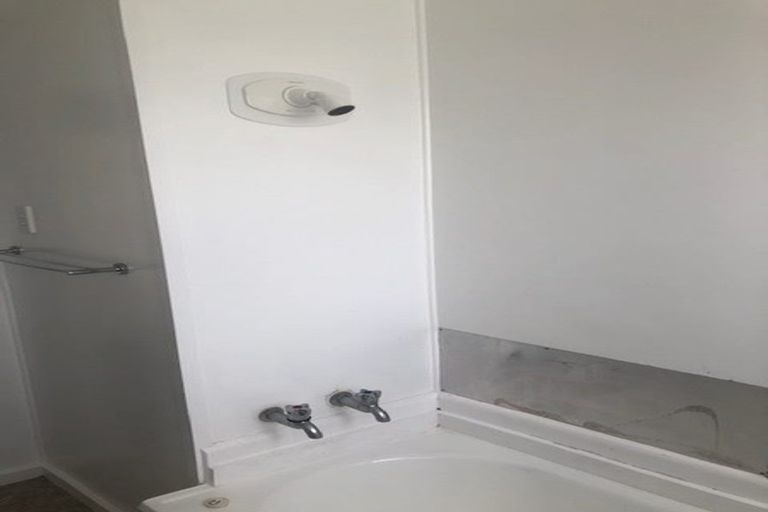 Photo of property in 9 Kotuku Street, Te Atatu Peninsula, Auckland, 0610