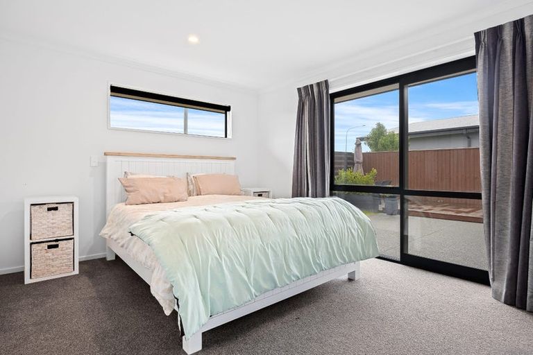 Photo of property in 35 Tara Crescent, Woodend, 7610