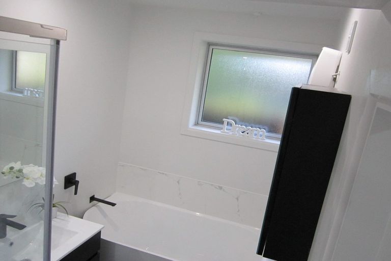 Photo of property in 1/68 Nortons Road, Avonhead, Christchurch, 8042