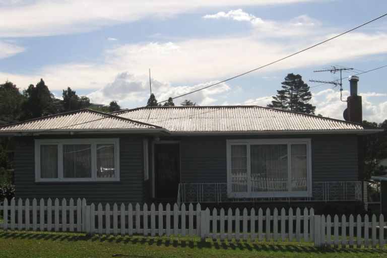 Photo of property in 38 Fairmount Road, Titirangi, Auckland, 0604