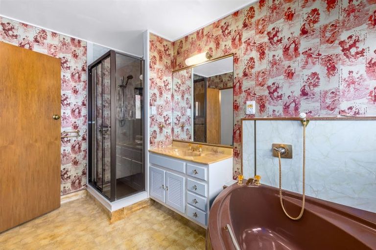 Photo of property in 14 Ngarara Road, Waikanae, 5036