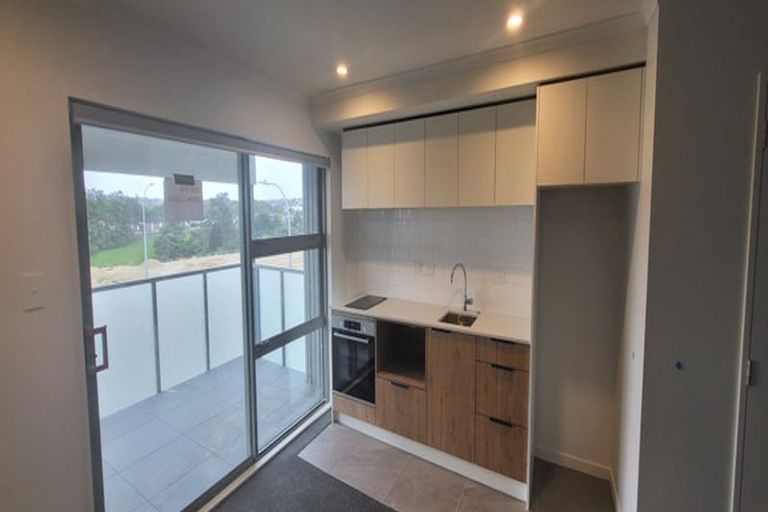 Photo of property in 202/26 Shortfin Place, Flat Bush, Auckland, 2019