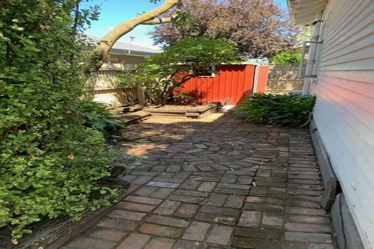 Photo of property in 17 Lyndon Street, Riccarton, Christchurch, 8011