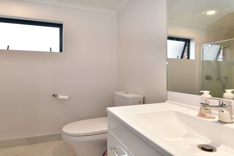 Photo of property in 7/89 Hobsonville Point Road, Hobsonville, Auckland, 0616