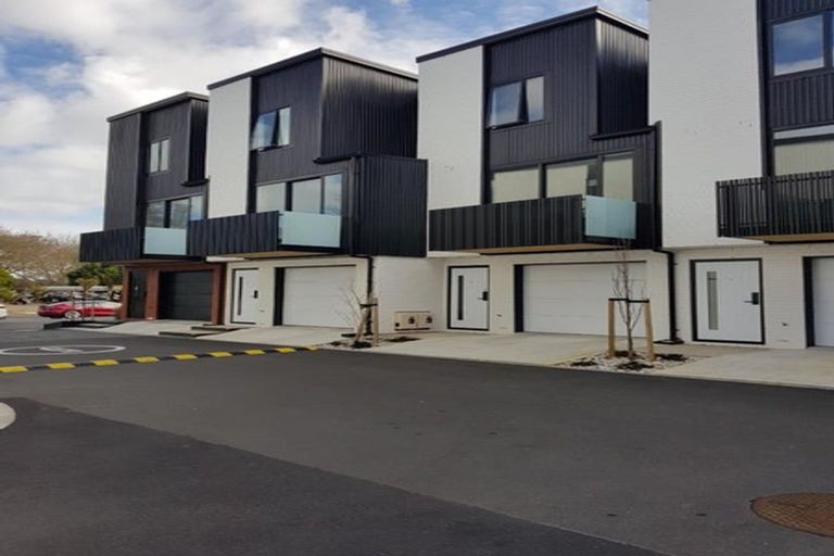Photo of property in 14u4 Ruakiwi Road, Hamilton Lake, Hamilton, 3204