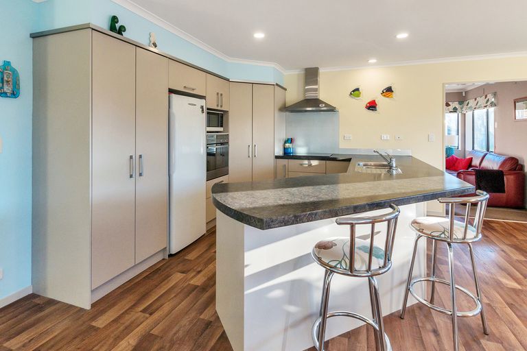 Photo of property in 1 Valley Road, Waiuku, 2123