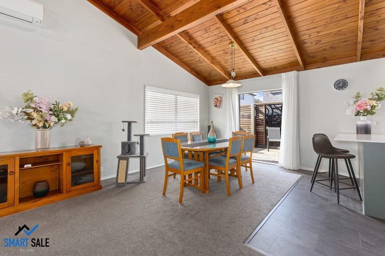 Photo of property in 19a Reid Road, New Lynn, Auckland, 0600