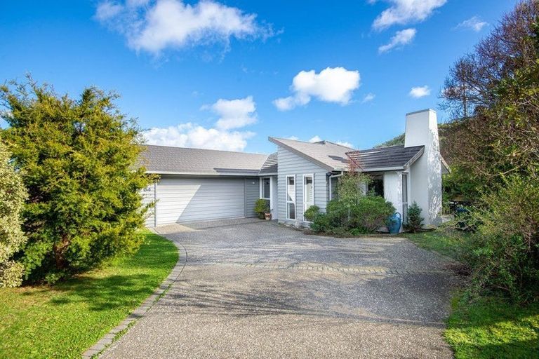 Photo of property in 64 Aotea Drive, Aotea, Porirua, 5024