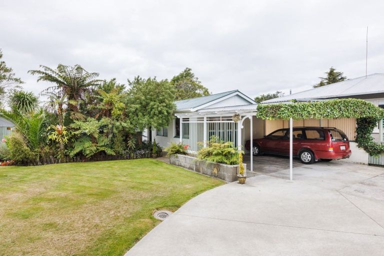 Photo of property in 4 Duna Place, Takaro, Palmerston North, 4412