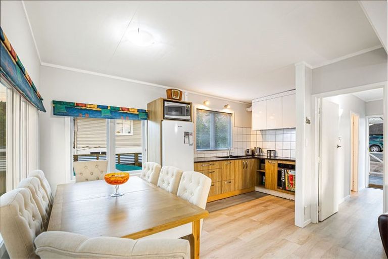 Photo of property in 1/9 Norman Road, Titirangi, Auckland, 0604