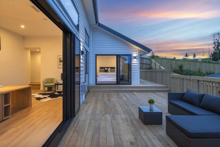 Photo of property in 17 Awanui Road, Red Beach, 0932