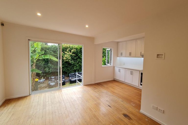 Photo of property in 31 Lanigan Street, Birkdale, Auckland, 0626