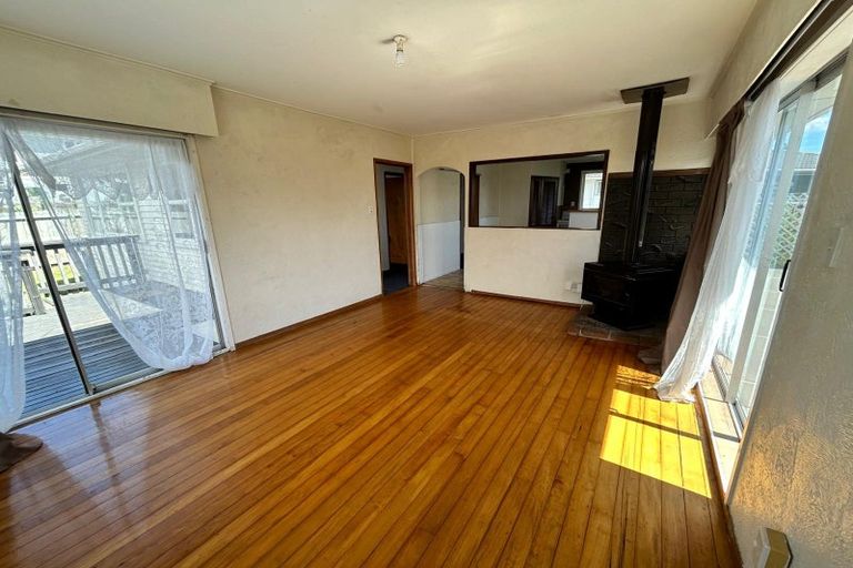 Photo of property in 28 Helena Street, Massey, Auckland, 0614