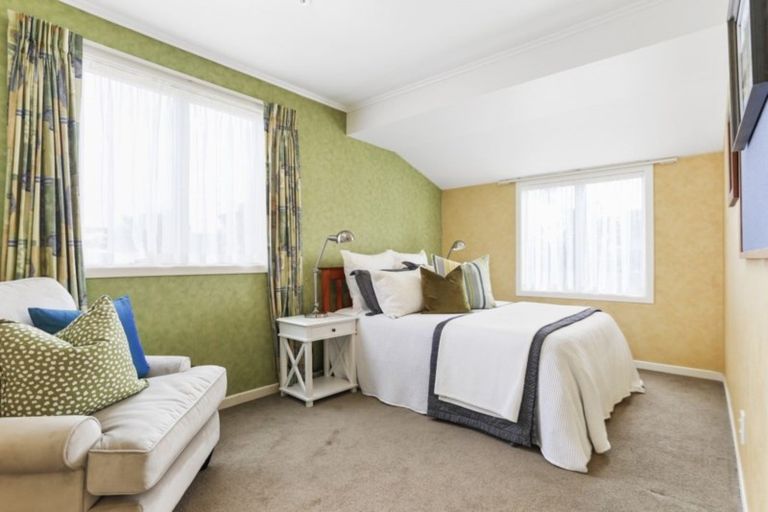 Photo of property in 12 Ross Avenue, Glenfield, Auckland, 0629